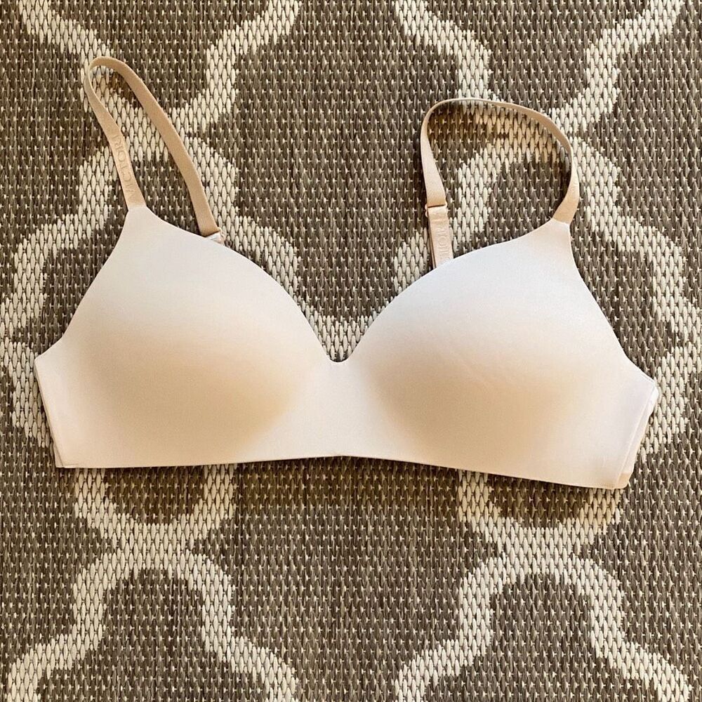 Victoria’s Secret T-shirt lightly lined wireless bra, size 40C